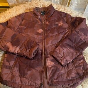 The North Face Women's XL Puffer Jacket - Burgundy Excellent Condition